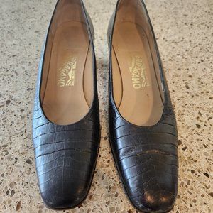 Salvatore Ferragamo Black Leather Pumps, snake-skin look. Size 9 2A